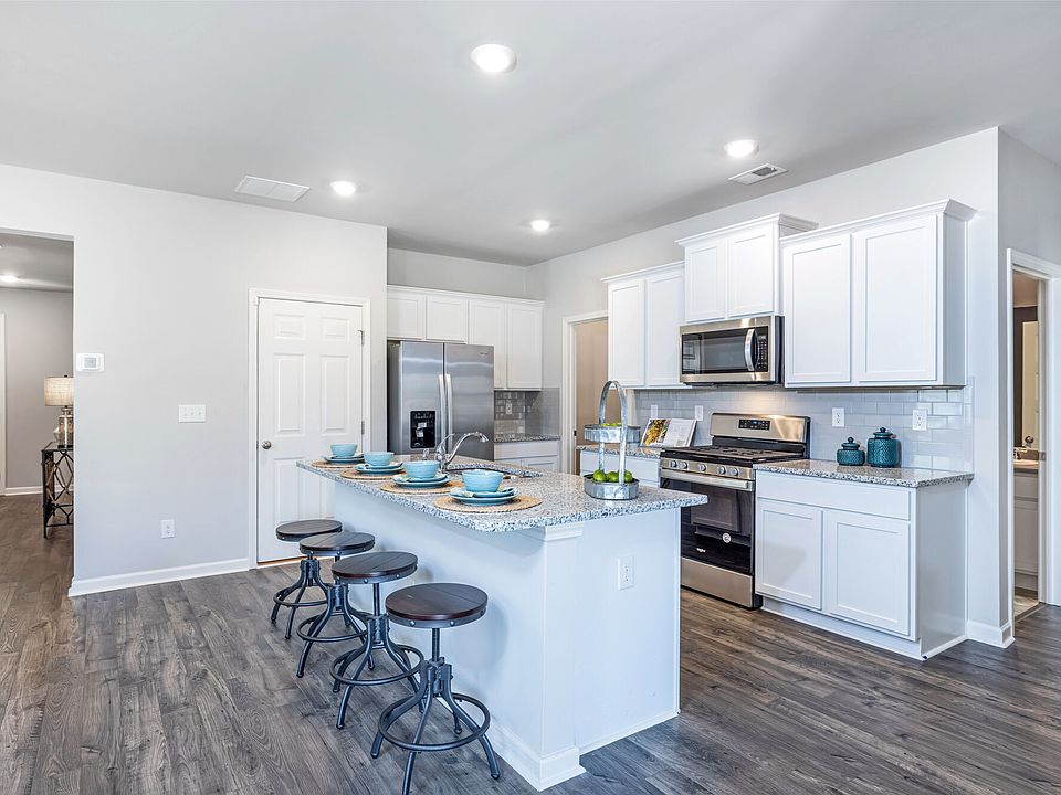 2nd image of 560 Satinwood Cir