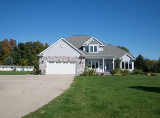 8260 Rolling Hill Ln, Grand Ledge, MI
