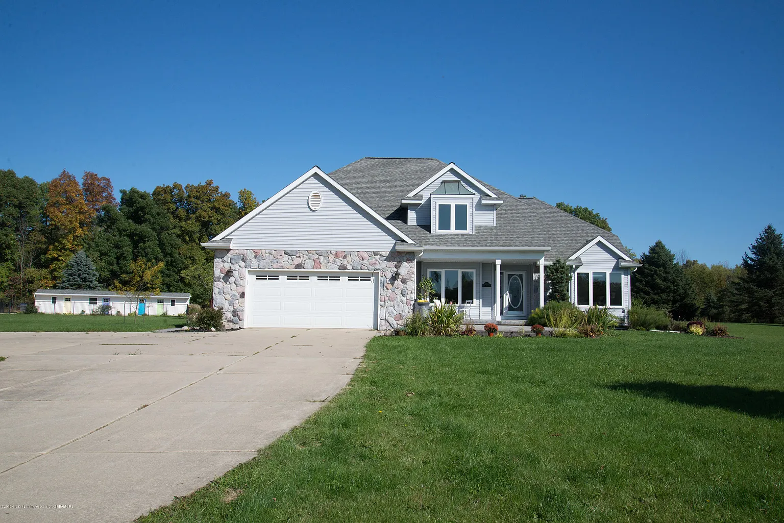 8260 Rolling Hill Ln photo 1