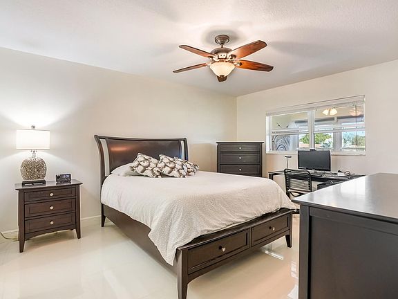5th image of 3406 NW 49th Avenue #608