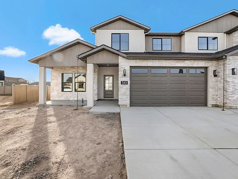 541 Canyon Falls Dr — Photo 1