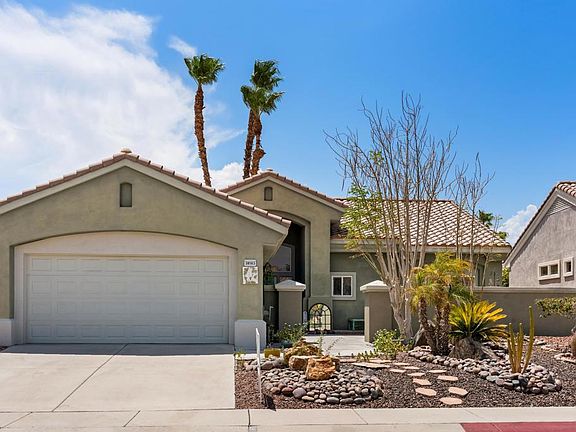 3rd image of 38563 Bent Palm Dr