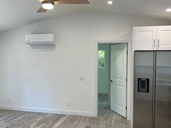 4th image of 1700 Peppertree Ln #9
