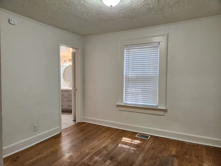 1505 Eastland Rd — Photo 18