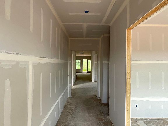 3rd image of 900 Cedarleaf Way