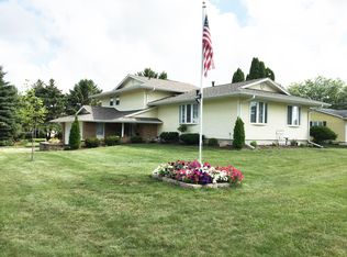 301 Joanne Ln, Rochelle, IL 61068