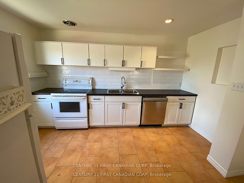 London Townhouse for rent - 3 Bedrooms — photo 13