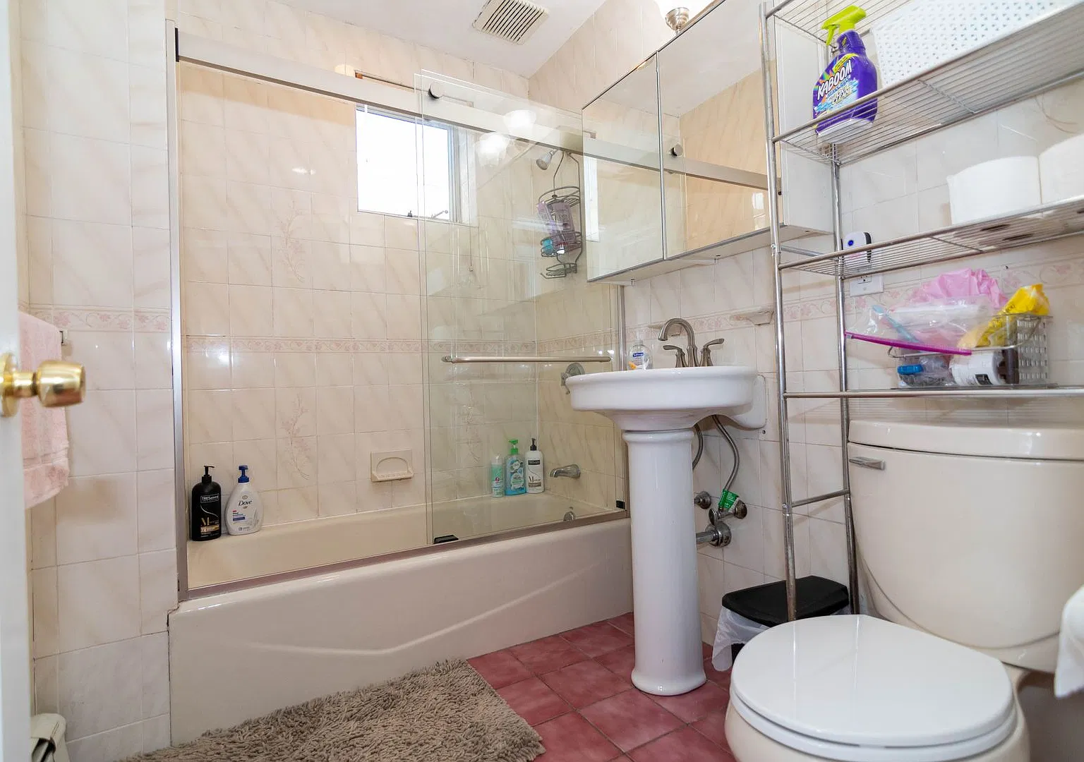 Spacious 5 Bed / 2 Bath in Brookline | 2,000 Sq Ft | Heat & Hot Water Included — Photo 1