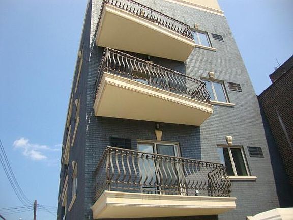 5th image of 2805 29th St APT 4B