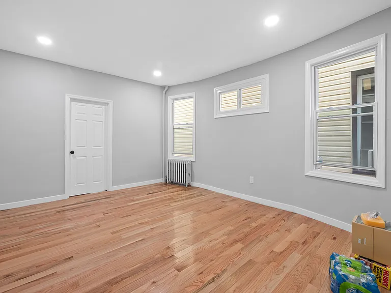 189 Clerk St #1 — Photo 9