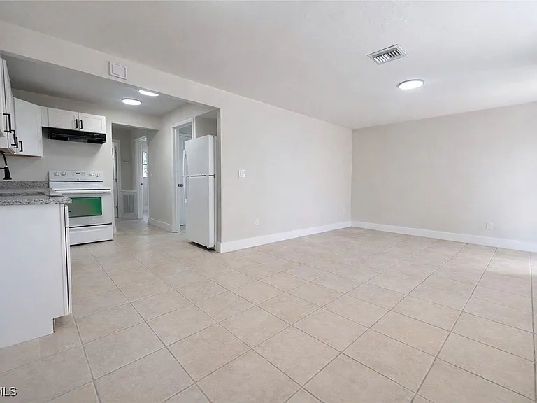704 Karlov St #704 — Photo 4
