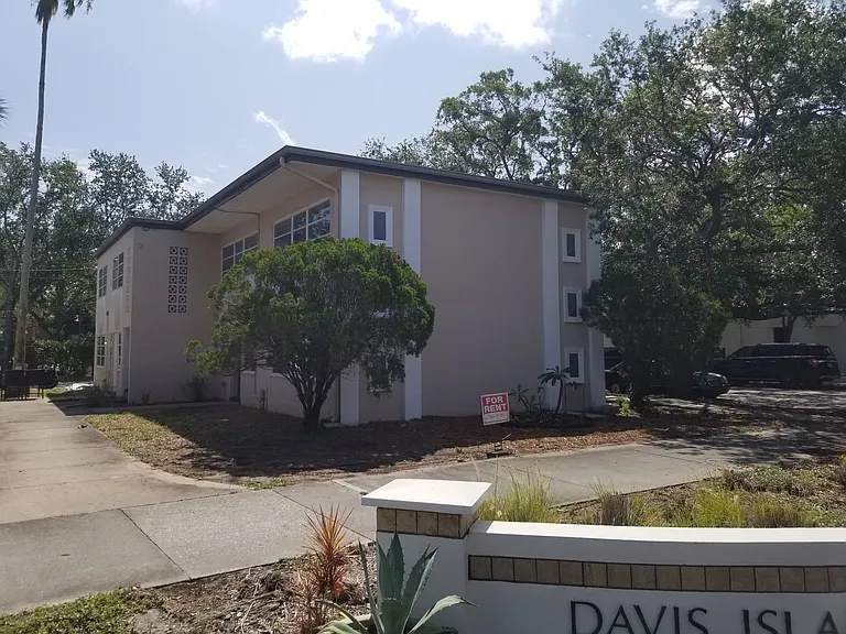 181 E Davis Blvd — Photo 2