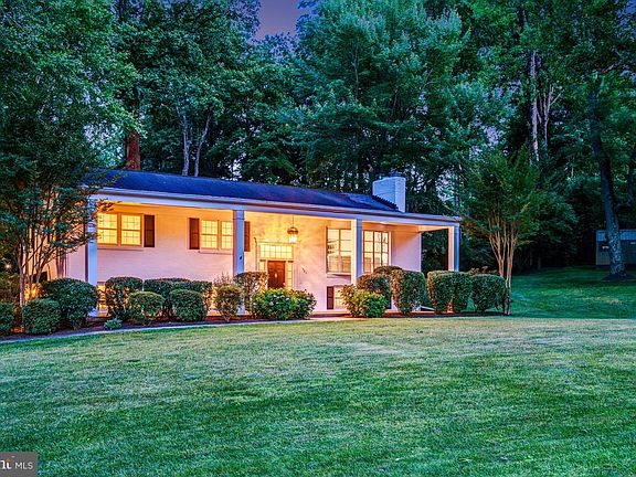 3rd image of 1521 Forest Villa Ln
