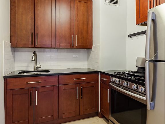 5th image of 305 E 40th St APT 19A