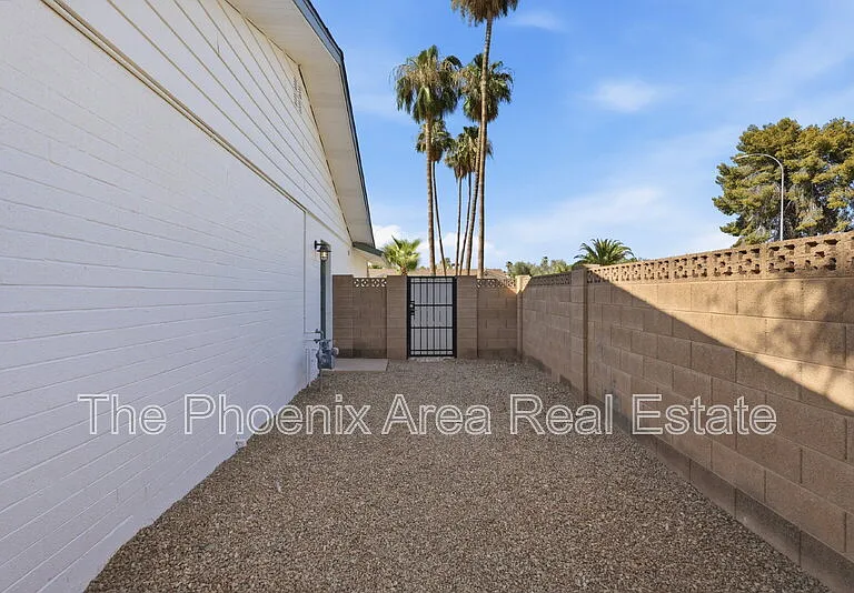 447 E Carson Dr — Photo 39