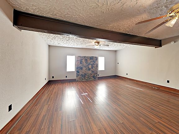4th image of 8007 Silverdale Dr
