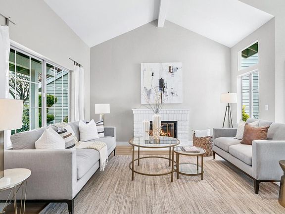 5th image of 728 Newport Cir