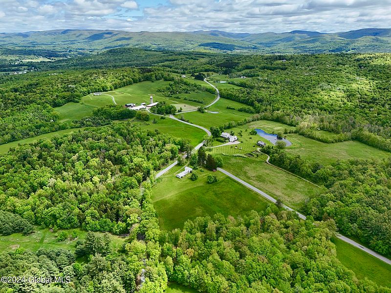 4th image of 281 Wemple Road