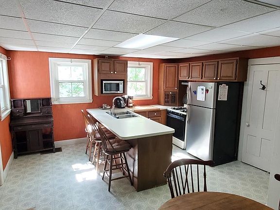 4th image of 17 Greenwood St