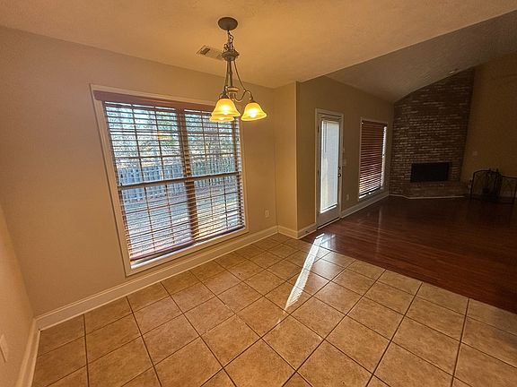4th image of 10 Leah Ct