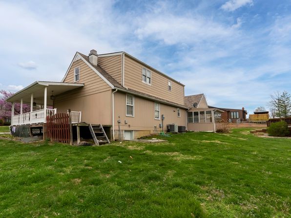 3 Red Bud Ln, Herrin, IL 62948