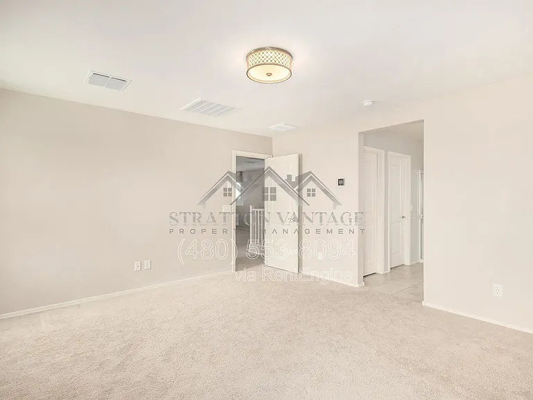 55 E Constitution Dr — Photo 16