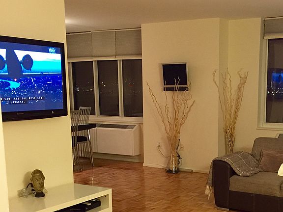 4th image of 1 River Pl APT 1012