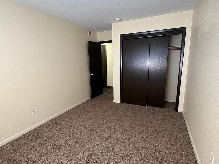 Rocklyn Court Apartments — Photo 14