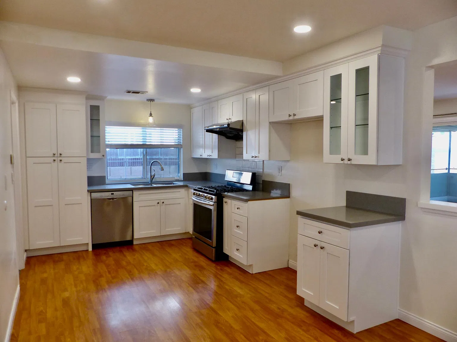 3 bed, 1250 sqft, $4,000 — Photo 3