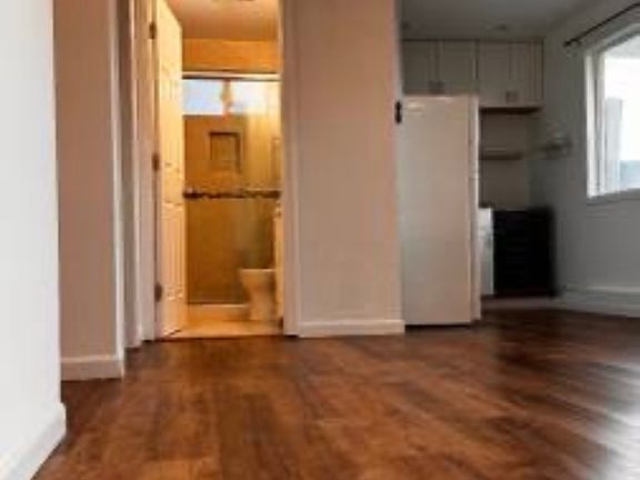 3rd image of 577 King Dr