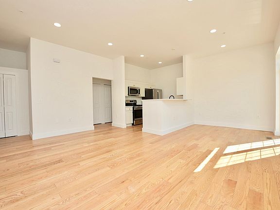 4th image of 39797 Rockcrest Cir