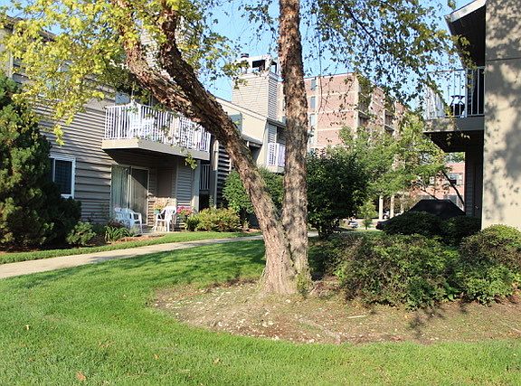 2nd image of 42 N Park Ave APT 4