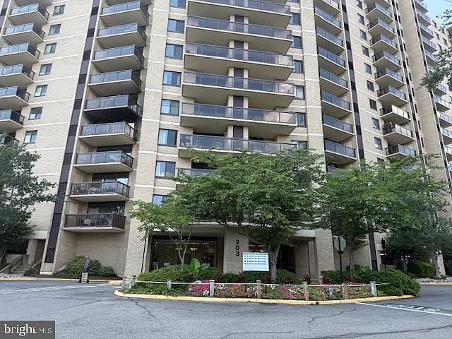1st image of 203 Yoakum Pkwy APT 711