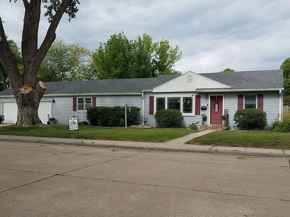 1st image of 1044 S Plum St