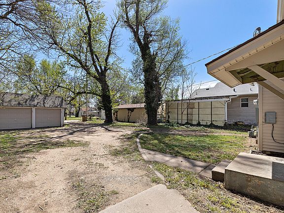 3rd image of 521 E 6th Ave #2