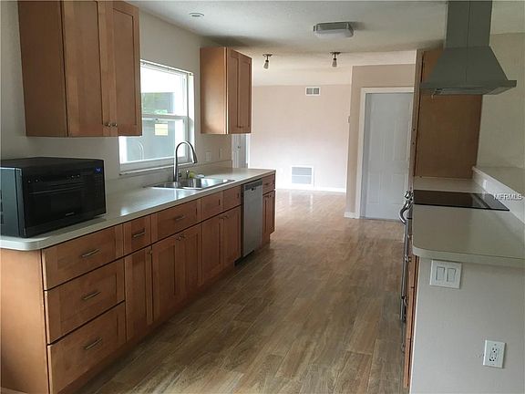 5th image of 6936 Sugarbush Dr