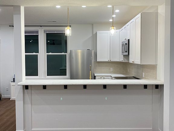 3rd image of 203 E Ellsworth St #3