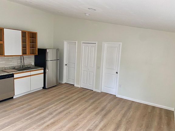 3rd image of 1829 Fern St #1