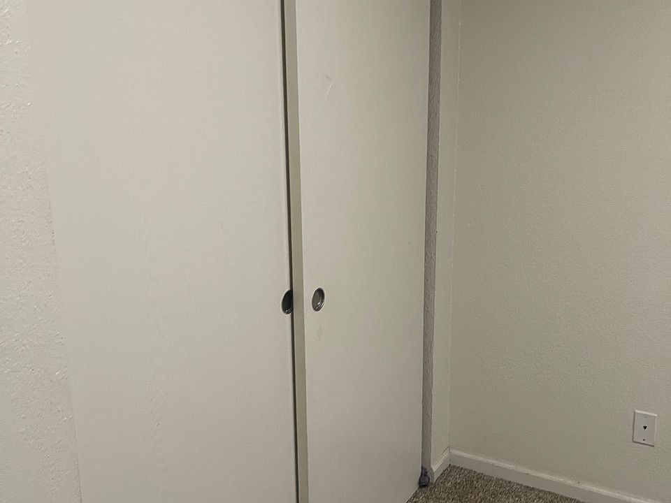 1st image of 979 Aspen Dr