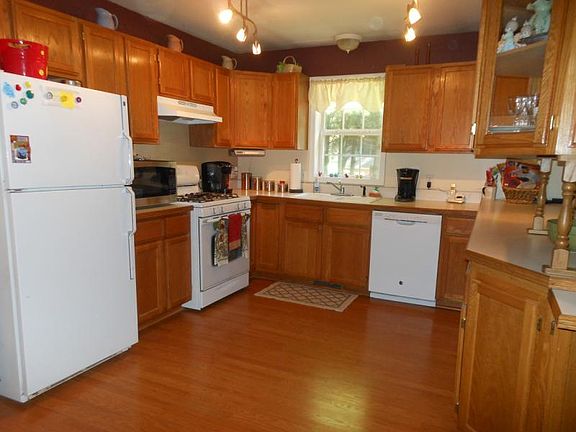 3rd image of 56 Red Pine Ln