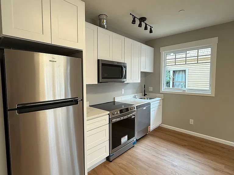 2367 NW Kearney St #4 — Photo 6