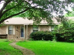 305 Hill St, Willis, TX 77378