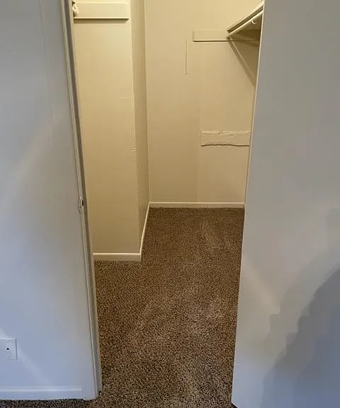 Country Club Apartments — Photo 15