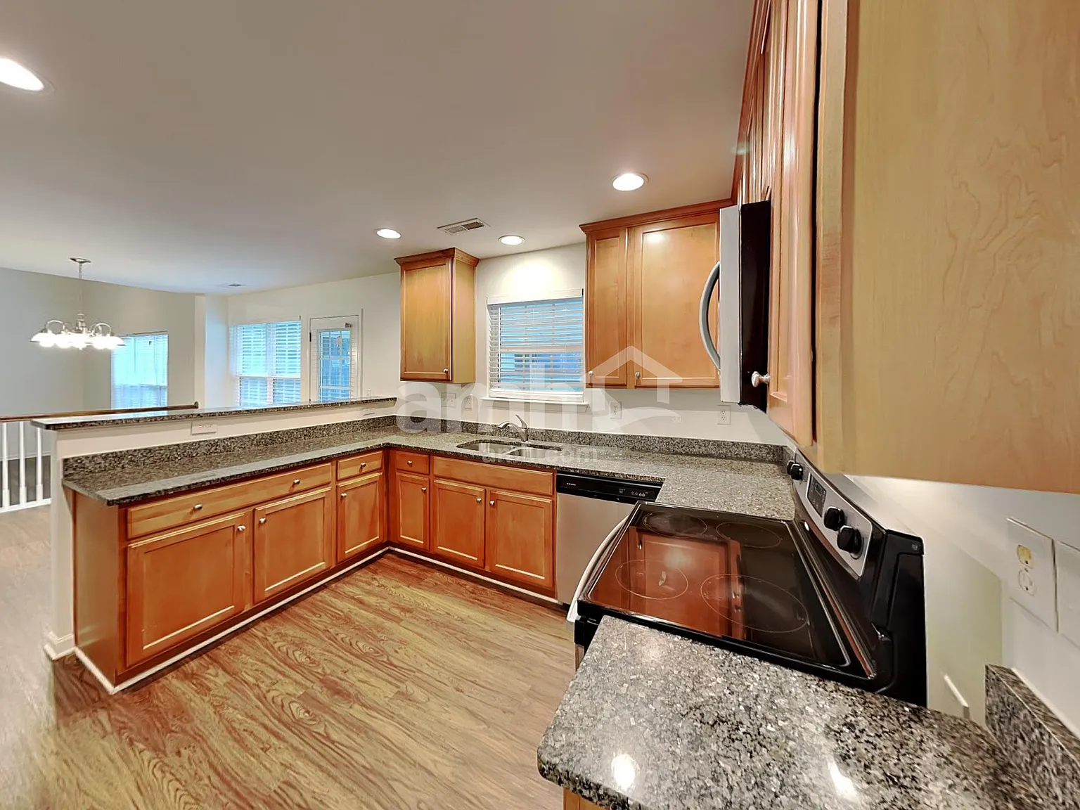 4 bed, 3.0 bath, 2934 sqft, $2,705 — Photo 4
