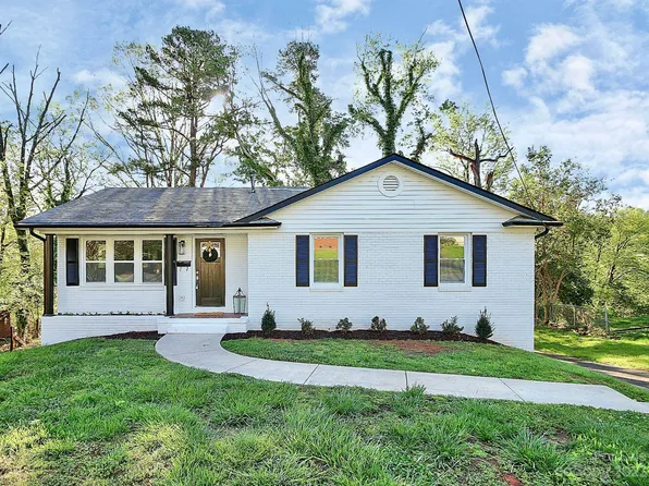 6705 Woodstock Dr, Charlotte, NC 28210