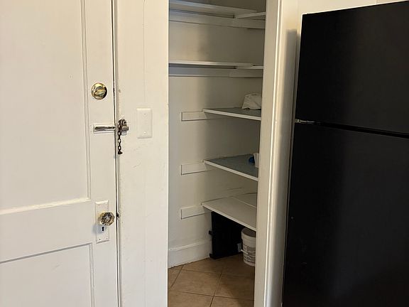 4th image of 1008 Beaconsfield Ave