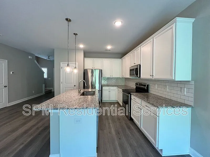 3 bed, 2.5 bath, 1525 sqft, $2,250 — Photo 3
