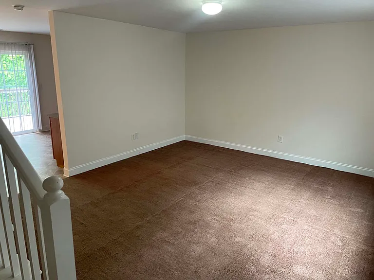 74 Wanda Dr #2 — Photo 4