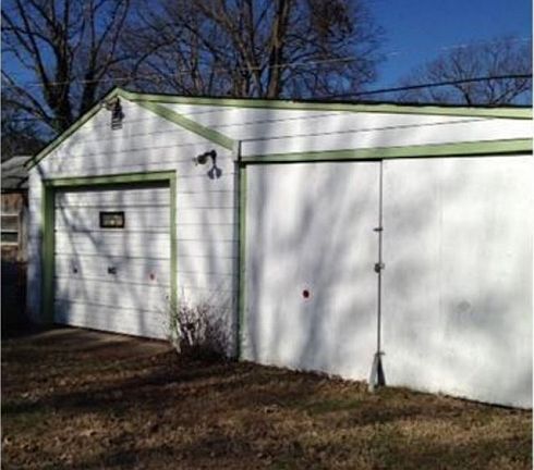 3rd image of 1906 Watts Ln