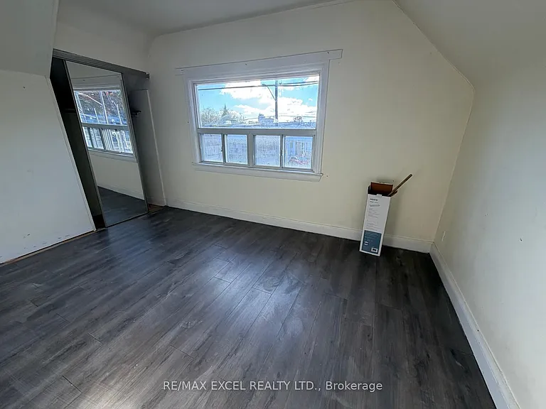 515 Warden Ave #UPPER — Photo 7